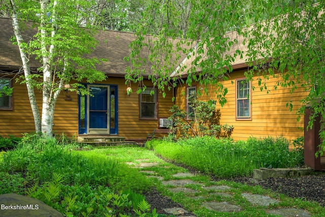 33 Interlaken Rd, Stockbridge, MA 01262 - view of front facade with roof with shingles