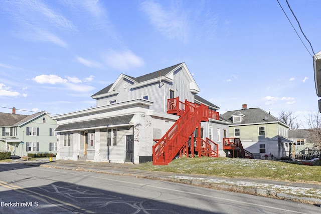 view of front of property