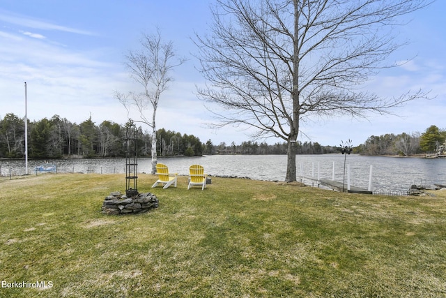 view of yard featuring a water view