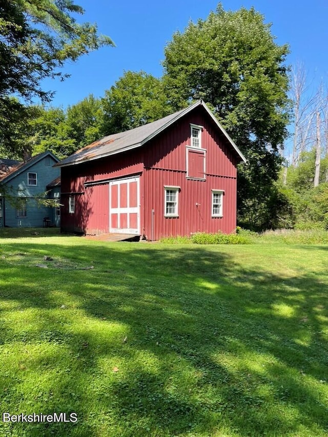 view of outbuilding with a yard