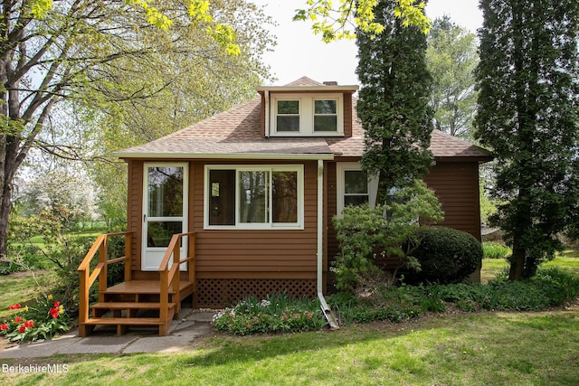 567 S Main St, Sheffield, MA 01257 - bungalow featuring a shingled roof and a front yard
