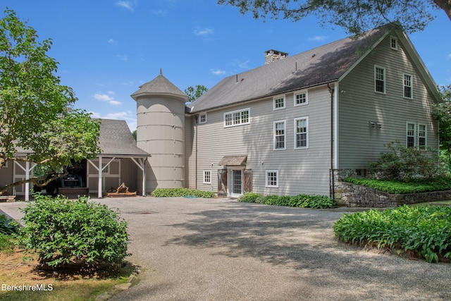 25 Sheffield Rd, Egremont, MA 01230 - view of front facade with a chimney and roof with shingles