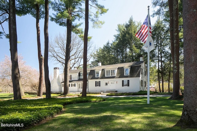 exterior space featuring a front yard