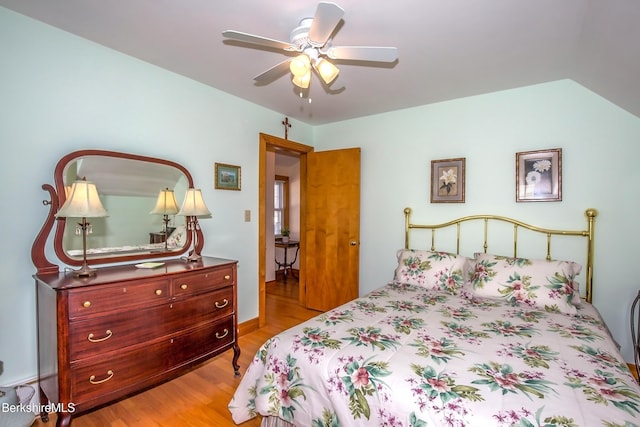 bedroom featuring light wood-type flooring and a ceiling fan