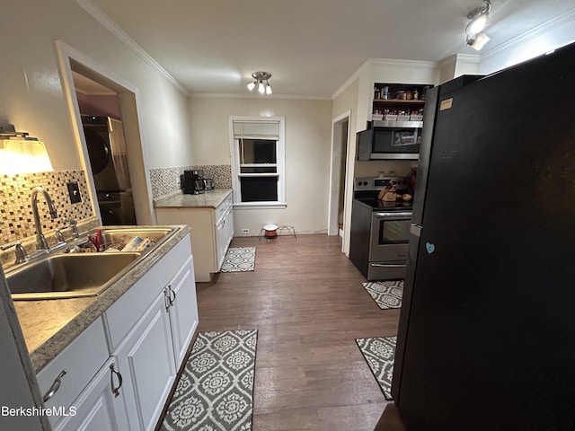 kitchen featuring white cabinetry, sink, tasteful backsplash, dark hardwood / wood-style flooring, and appliances with stainless steel finishes