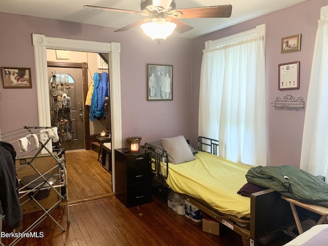 bedroom with hardwood / wood-style flooring, ceiling fan, and a closet