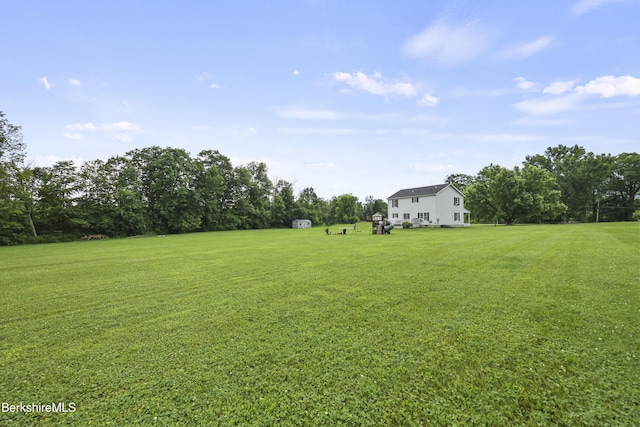 679 Middle Pownal Rd, Pownal, VT 05261 - view of green lawn