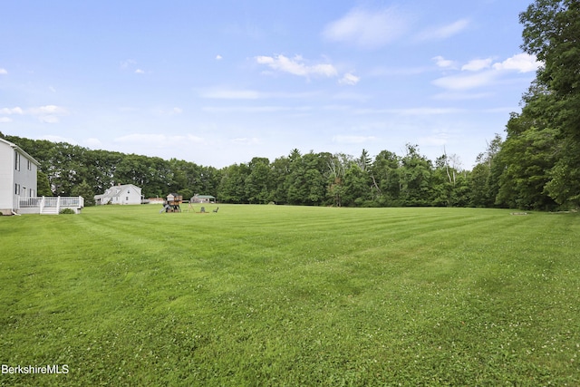 679 Middle Pownal Rd, Pownal, VT 05261 - view of green lawn