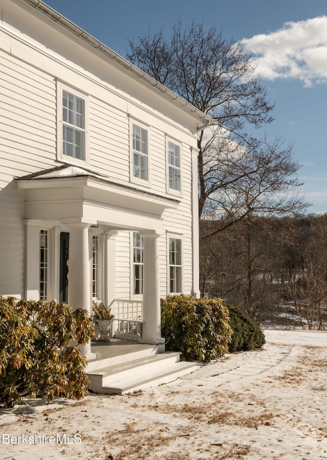 view of front of property