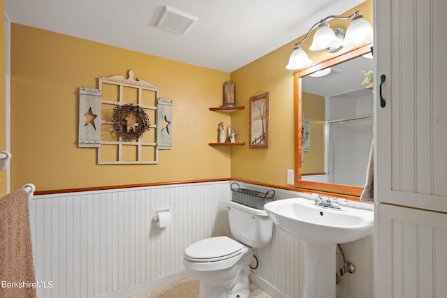 bathroom featuring toilet and sink