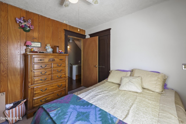 bedroom with a ceiling fan and a textured ceiling