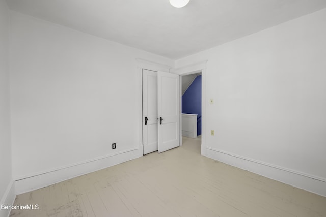 unfurnished room with baseboards