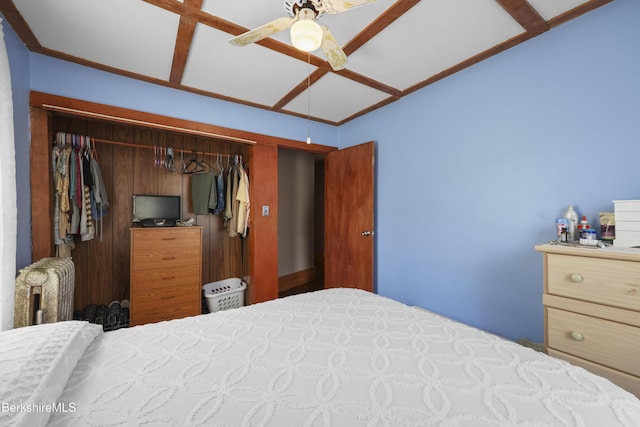 bedroom with ceiling fan, radiator heating unit, and a closet
