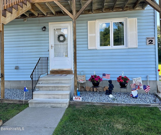 580 E Main St Bldg 2-Unit Unit 1, Lanesborough, MA 01237 - photo 2