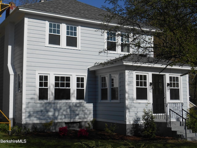 view of front facade featuring a shingled roof