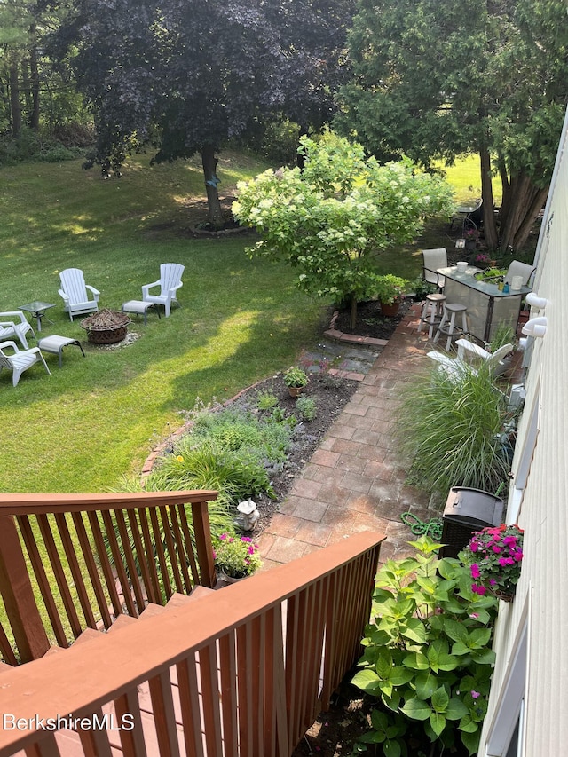 view of yard with a fire pit