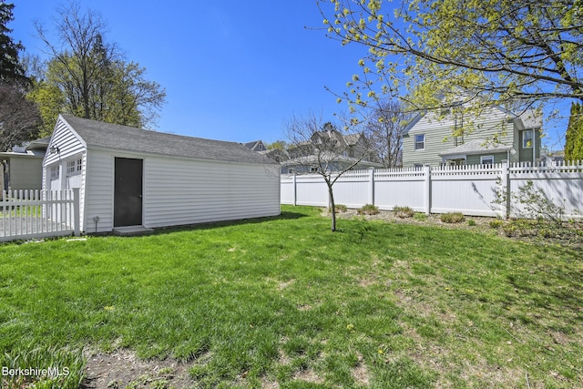 view of yard featuring fence and an outbuilding