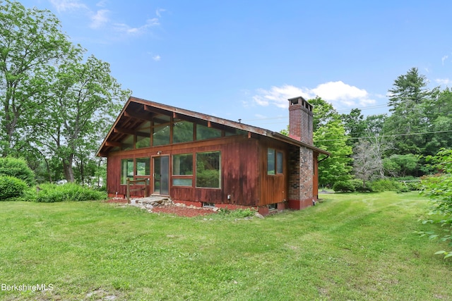 back of house featuring a lawn