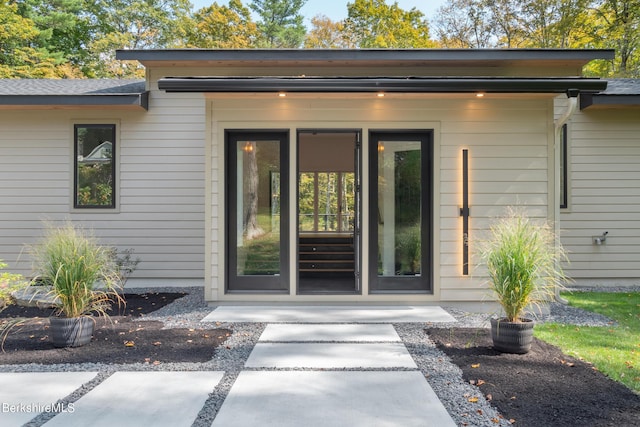 view of property entrance