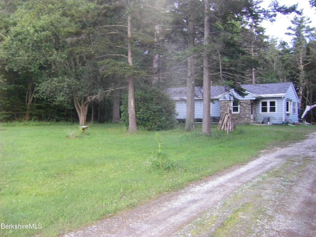 view of front of property with a front yard