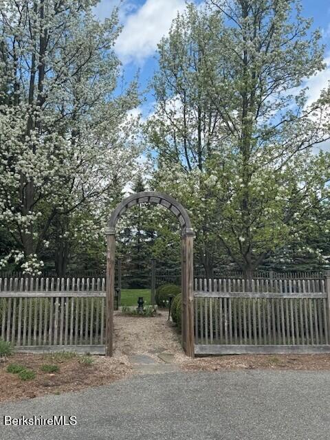 33 Maplewood Ave # 103, Pittsfield, MA 01201 - photo 30