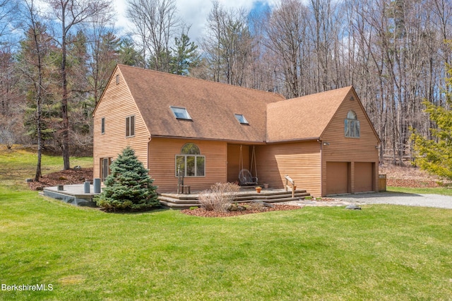 view of front of house with driveway, a front lawn, and a garage