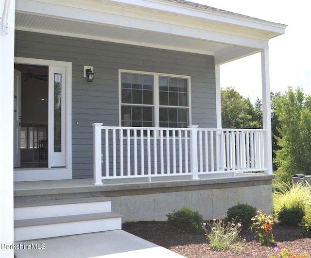 property entrance featuring a porch