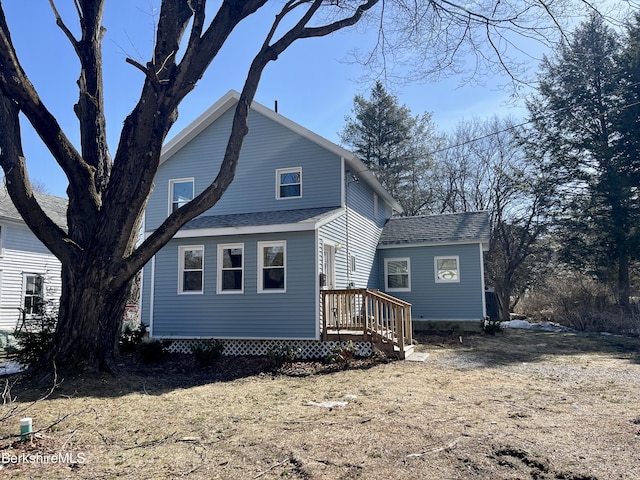 view of front of property with roof with shingles