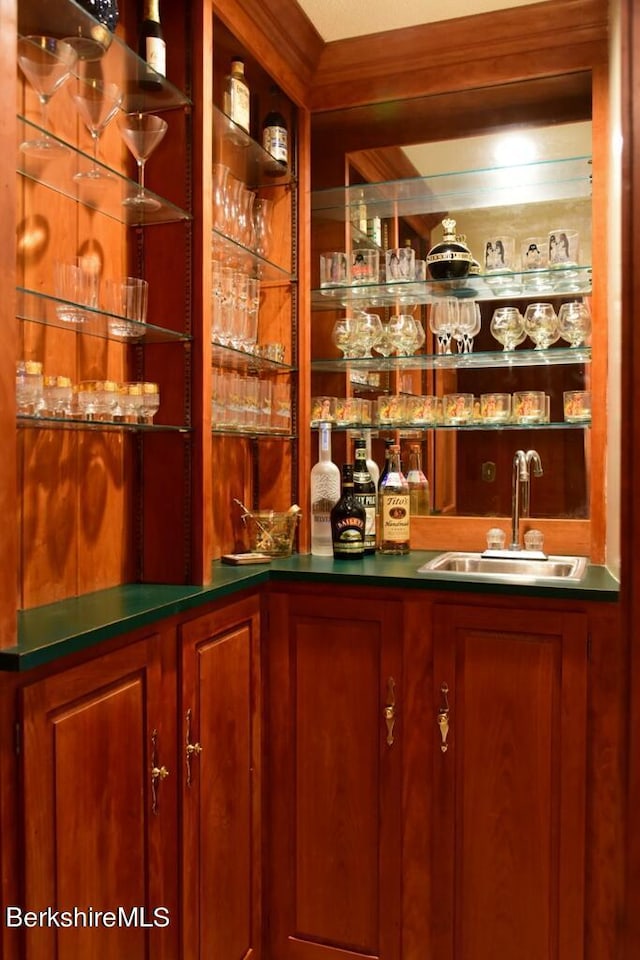 bar featuring sink