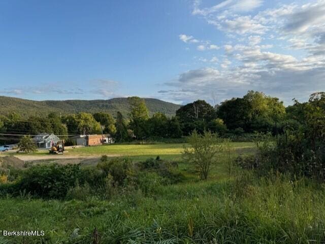 12 S St, Cheshire, MA 01225