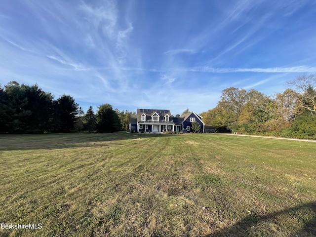 view of front facade with a front yard