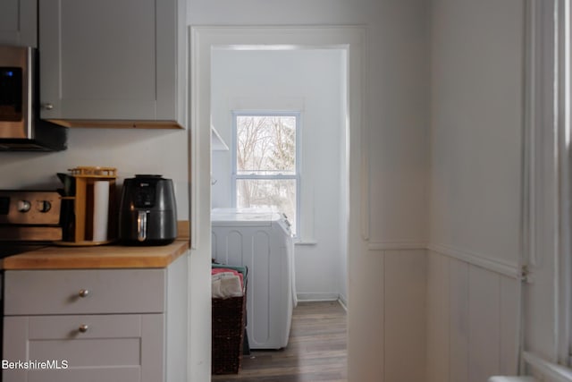 laundry room featuring light hardwood / wood-style flooring