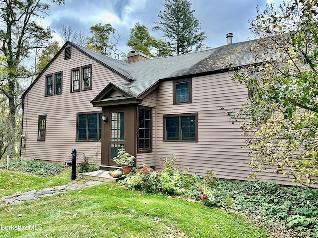 view of front of house featuring a front yard