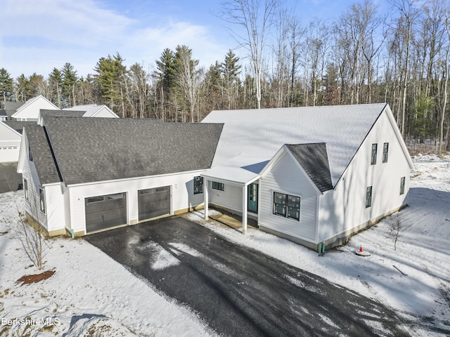 view of front facade with a garage