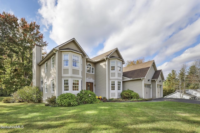 view of front of home featuring a front yard