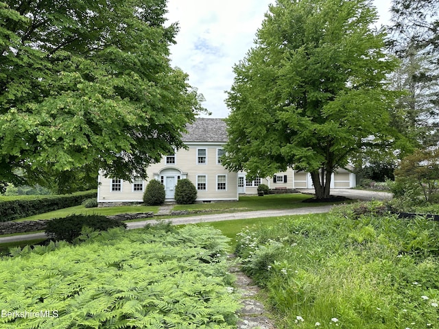 view of yard featuring a garage