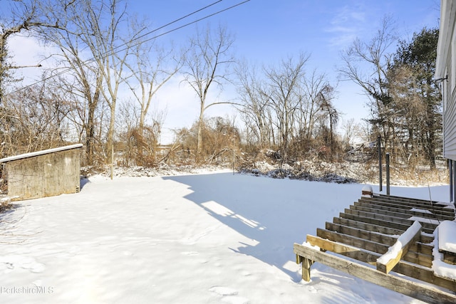 view of yard layered in snow