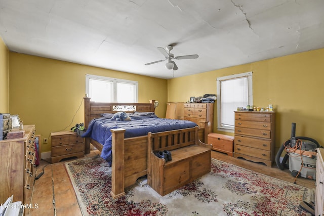 bedroom with ceiling fan