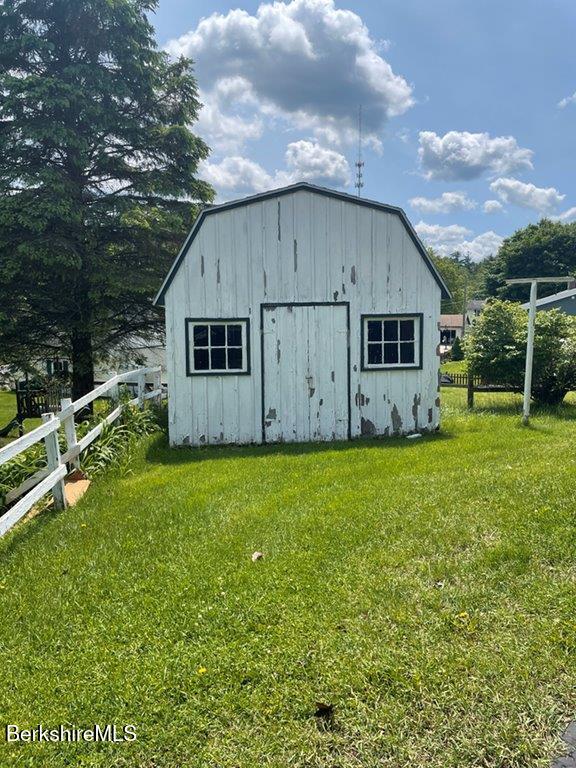 11 Oriole St, Pittsfield, MA 01201 - photo 32