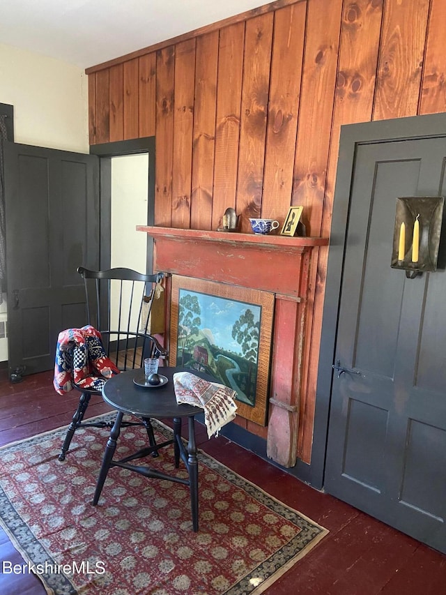 196 S St, Williamstown, MA 01267 - sitting room featuring dark wood-style flooring