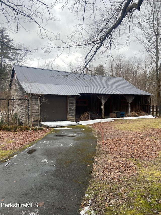 196 S St, Williamstown, MA 01267 - view of outdoor structure featuring driveway and a garage