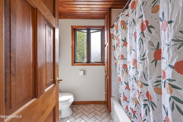 full bath featuring wood ceiling, toilet, baseboards, and shower / bath combo
