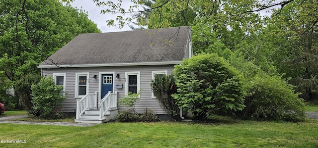 404 N St, Williamstown, MA 01267 - cape cod-style house featuring a front yard and roof with shingles
