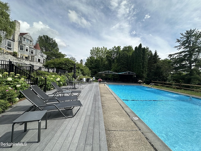 11 Prospect Hill Rd Unit 1, Stockbridge, MA 01262 - view of community pool