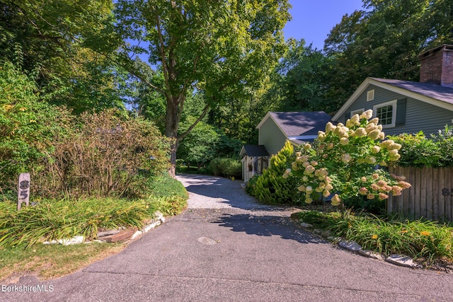 85 E Main St, Stockbridge, MA 01262 - view of asphalt driveway