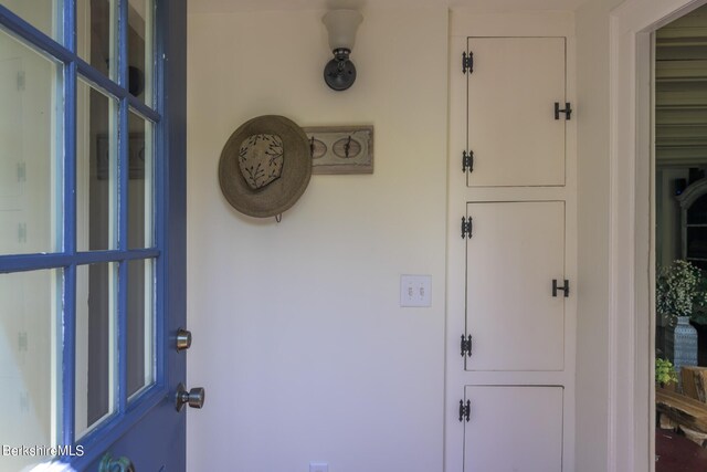 85 E Main St, Stockbridge, MA 01262 - view of doorway to property