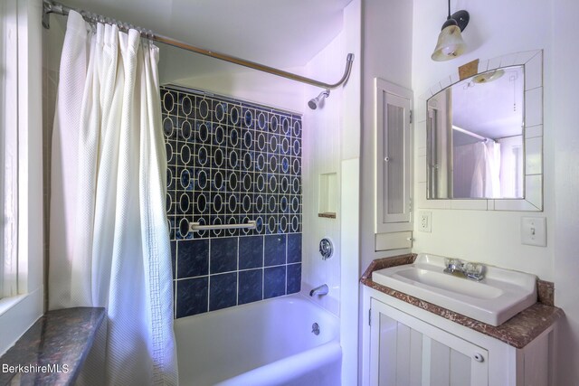 85 E Main St, Stockbridge, MA 01262 - bathroom featuring shower / bathtub combination with curtain and vanity
