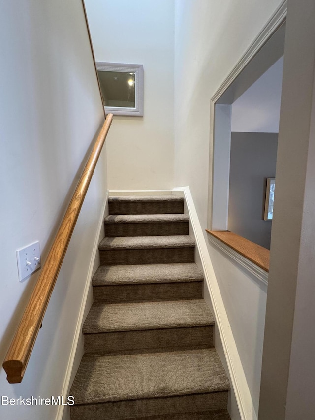9122 Mountainside Dr, Hancock, MA 01237 - view of stairs