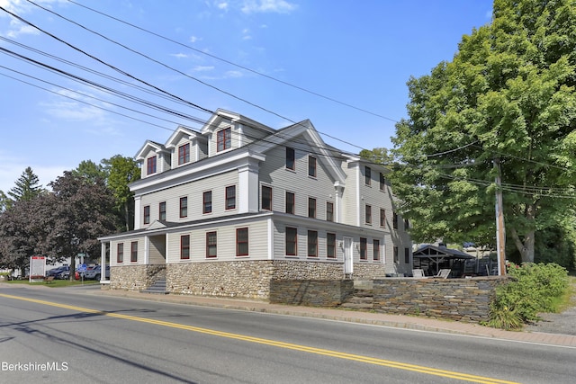 view of front of property featuring stone siding