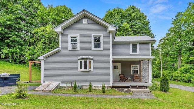 207 S Mountain Rd, Pittsfield, MA 01201 - view of front facade with a front yard and a porch